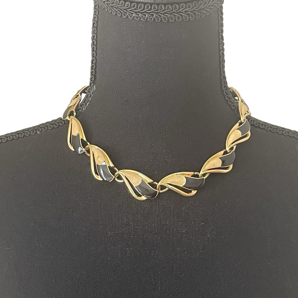 Vintage 80s TRIFARI Black Cream Enamel Gold Tone Leaf Link Necklace Signed 16"
